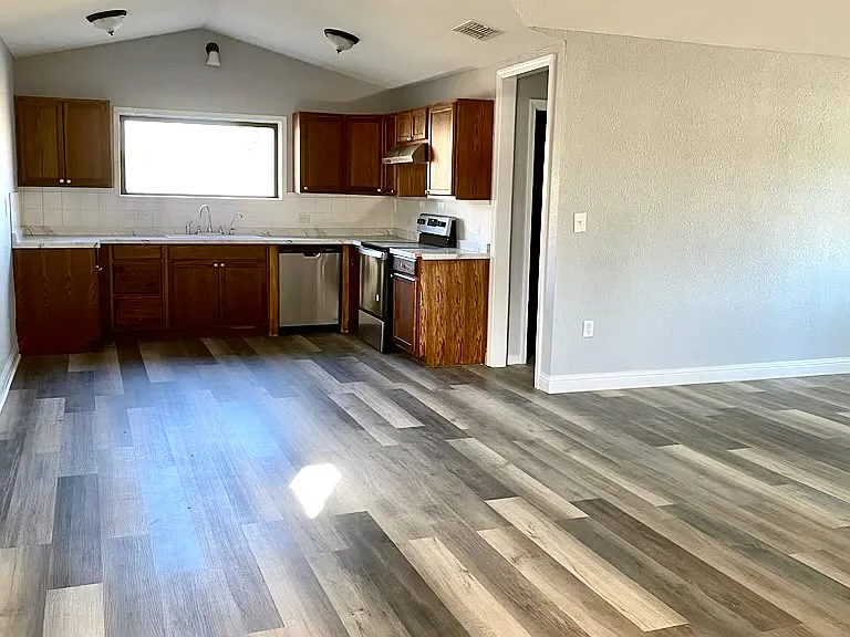 2300 W Marcy Dr — Photo 4