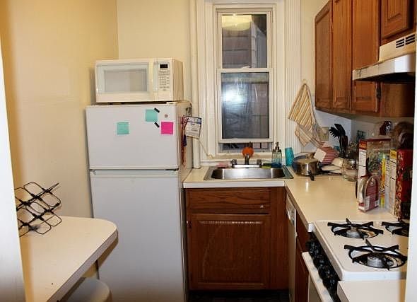 2nd image of 465 Park Dr APT 014