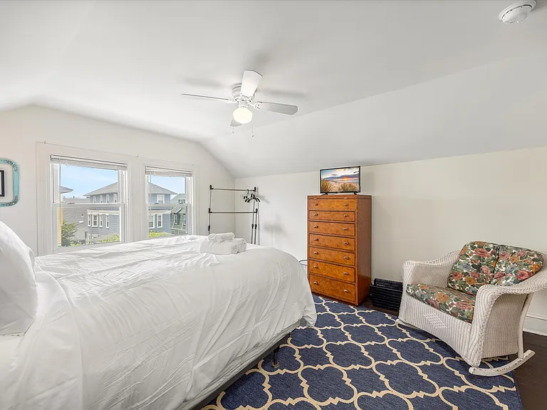 25 S Oakland Ave — Photo 39