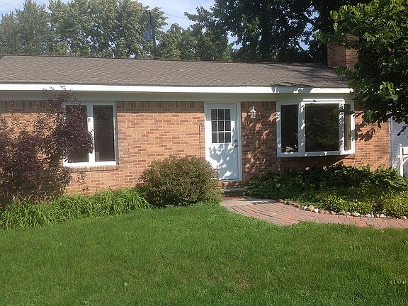 3rd image of 3024 Maplewood Dr