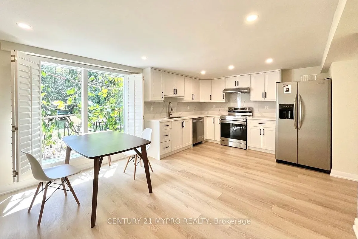 Building Photo - 8 Cedar Forest Ct #LOWER