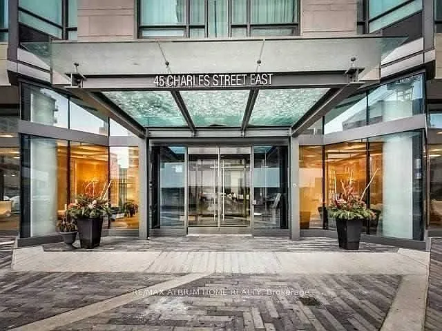 Building Photo - 45 Charles St E #908