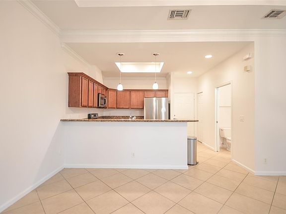 5th image of 535 SW 18th Avenue #32