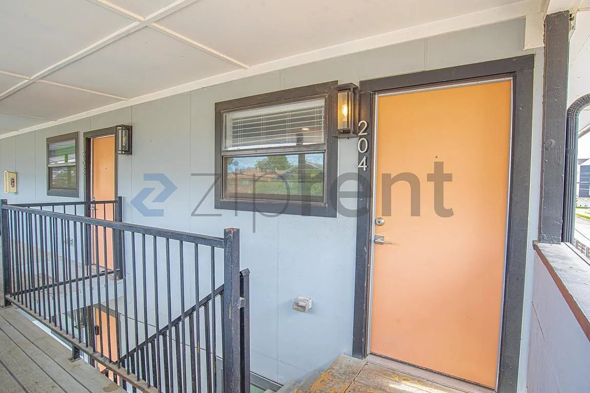 1 bed, 400 sqft, $1,075 — Photo 4