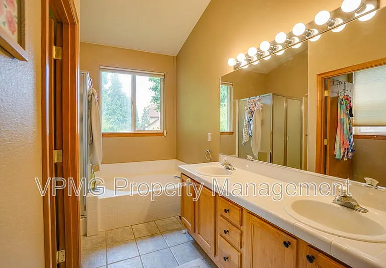 1204 NE 89th Ave — Photo 30
