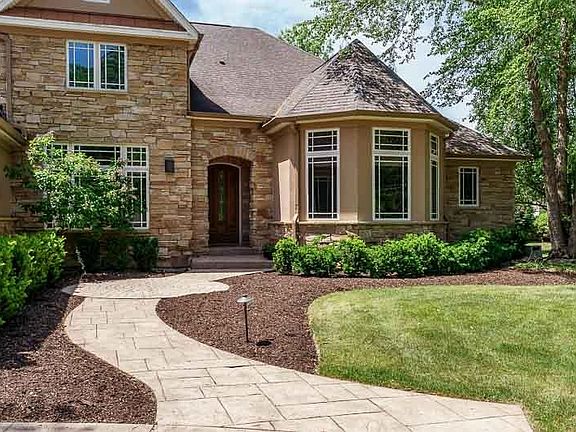 2nd image of 5352 Woodland Pond Ln