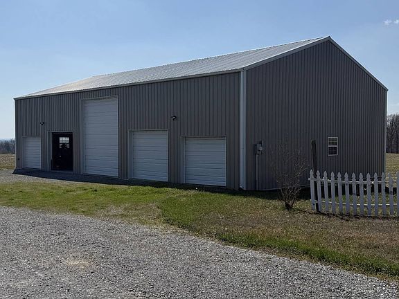3rd image of 331 Lilly Dale Rd