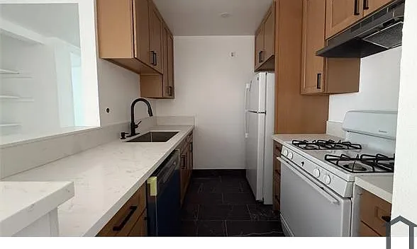 2 bed, $2,900 — Photo 2