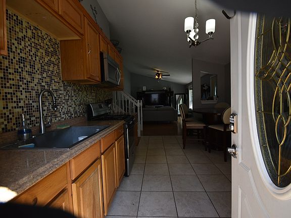 3rd image of 306 Tee Ln
