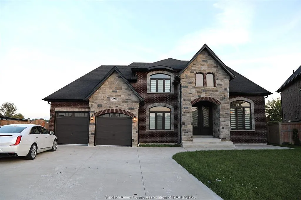 4 bed, 2.5 bath, $3,900 — Photo 1