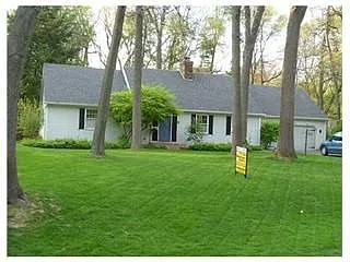 16811 Edinburg Ln photo 1