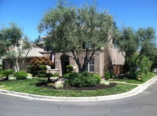 2718 E Shea Dr, Fresno, CA 93720
