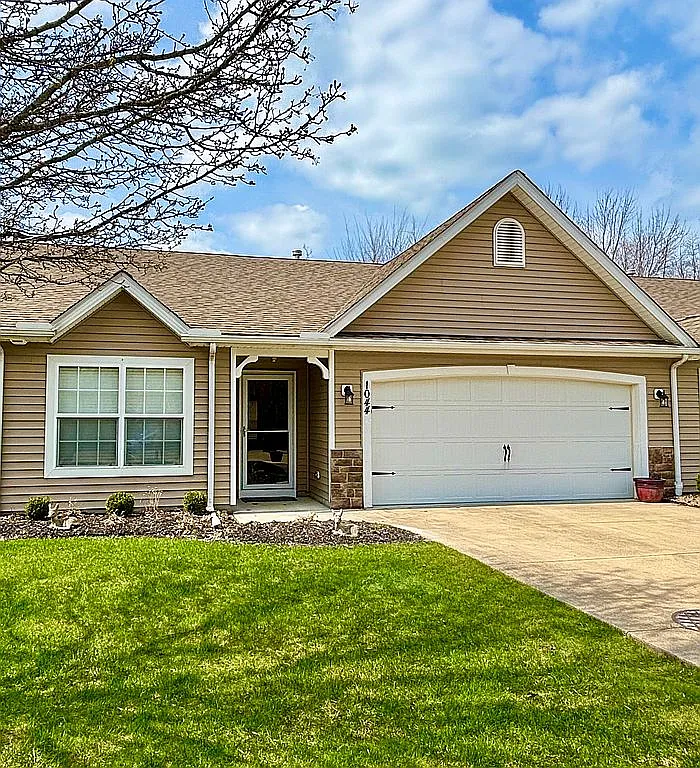 1044 Zephyr Ln photo 1