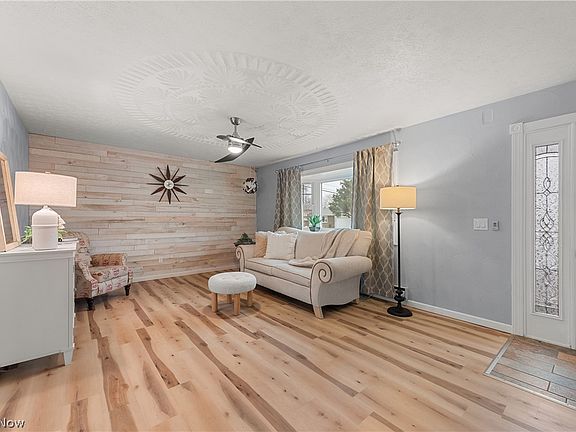 4th image of 2312 W 38th St
