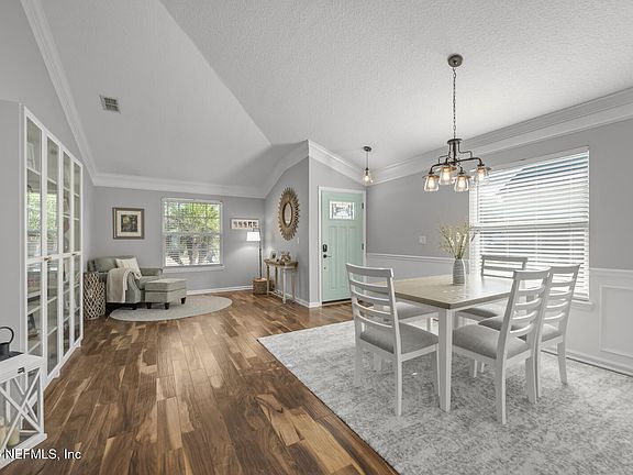 5th image of 805 TEMPLETON Lane