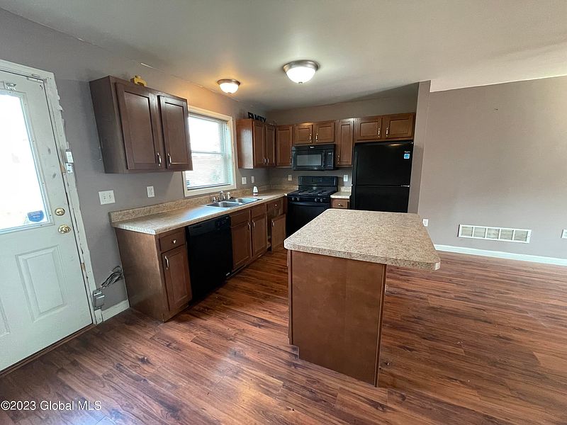 5th image of 191 Sheridan Avenue