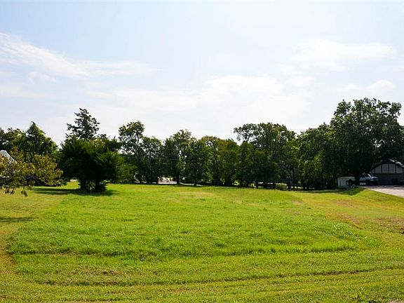 5th image of 102 Meadowbrook Dr