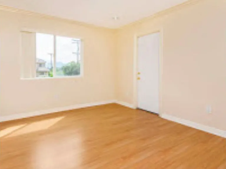 1065 Allen Ave — Photo 6