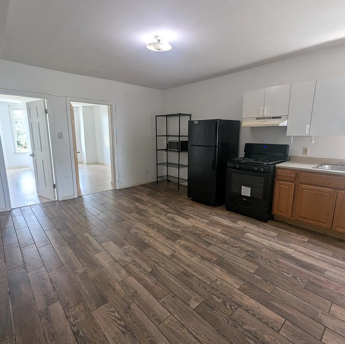 4 bed, 800 sqft, $1,000 — Photo 1