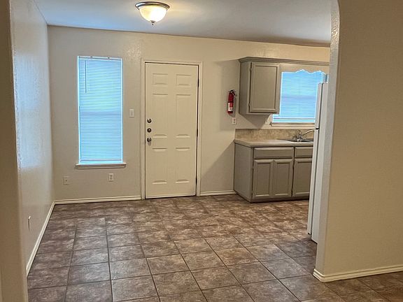 3rd image of 955 Live Oak Cir #B