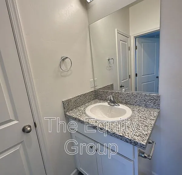 735 S Pinkham #102 — Photo 20