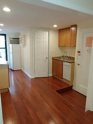 Rented by Manhattan Best Realty, Inc. | media 10