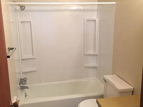 4th image of 1134 McCarley Dr E