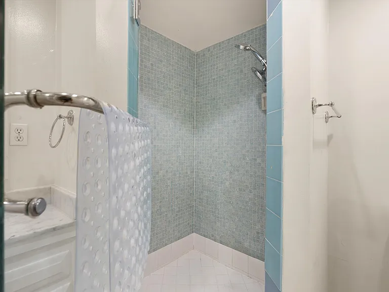 1200 E Ocean Blvd #57 — Photo 23