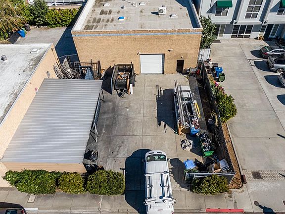 4th image of 120 Kennedy Ave