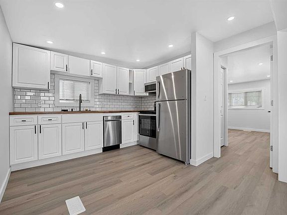 3rd image of 1410 43rd St S #22
