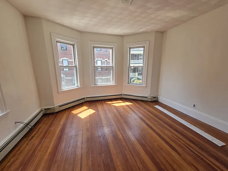 77 Walnut St #3 — Photo 2