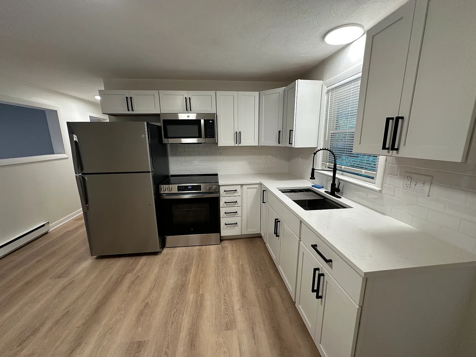 2 bed, 800 sqft, $1,700 — Photo 2