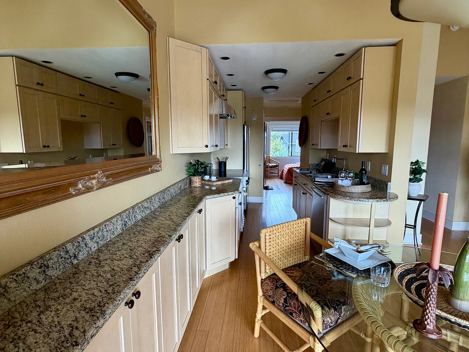 2 bed, 890 sqft, $1,980 — Photo 4