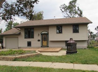 1231 Apache Trl NW, Cedar Rapids, IA 52405