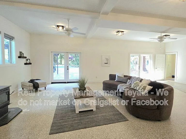 5560 Hillard Rd — Photo 7
