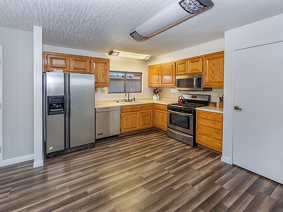 5th image of 68 Poinsettia Gardens Dr