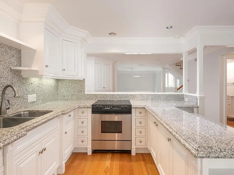 3294 Caminito Eastbluff — Photo 12
