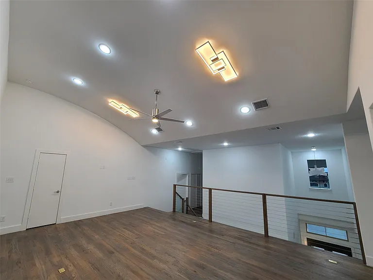 2812 Almanzor Ave — Photo 16
