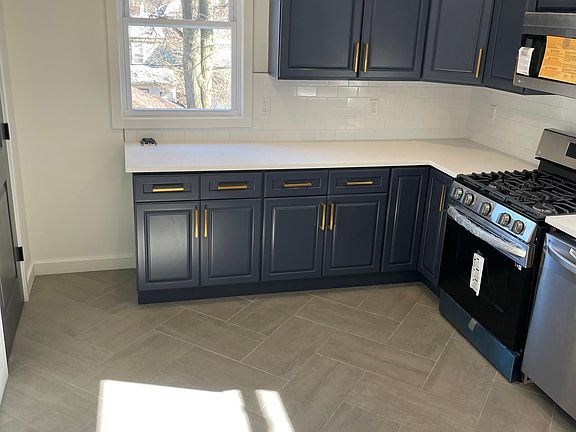 4th image of 753 Mount Prospect Ave Floor 2
