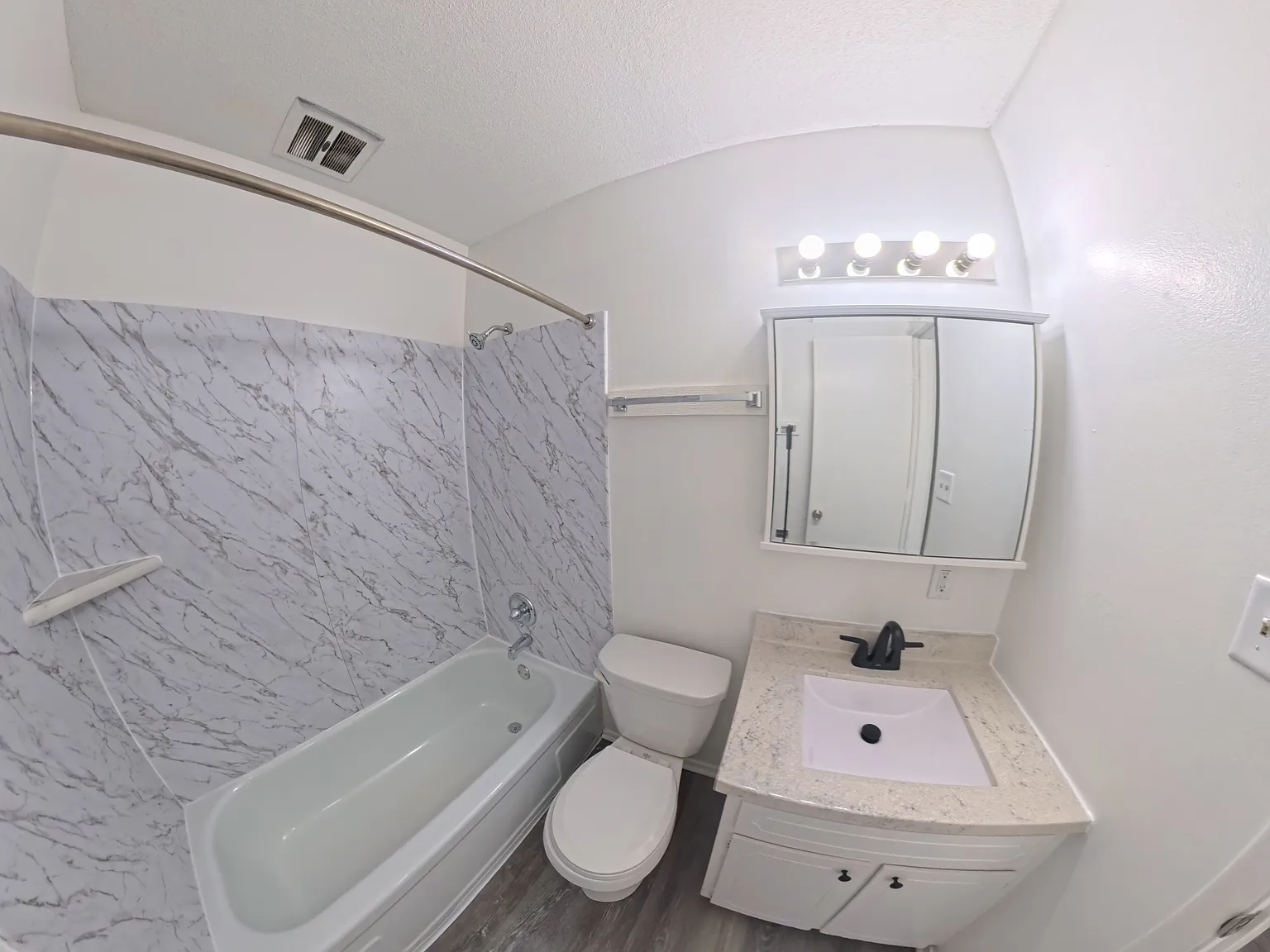 2 bed, 850 sqft, $1,015 — Photo 1