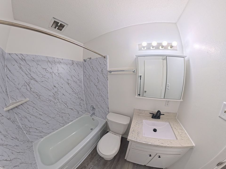 1st image of 401 SW Elm St APT 205
