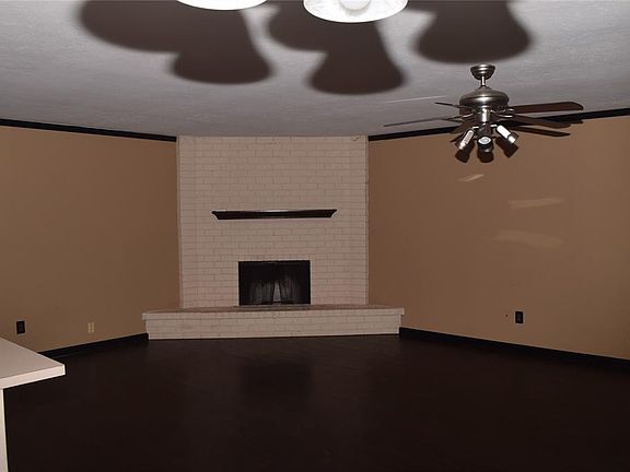 3rd image of 4912 Ward Dr