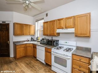 1210 W Addison St #913, Chicago, IL 60613