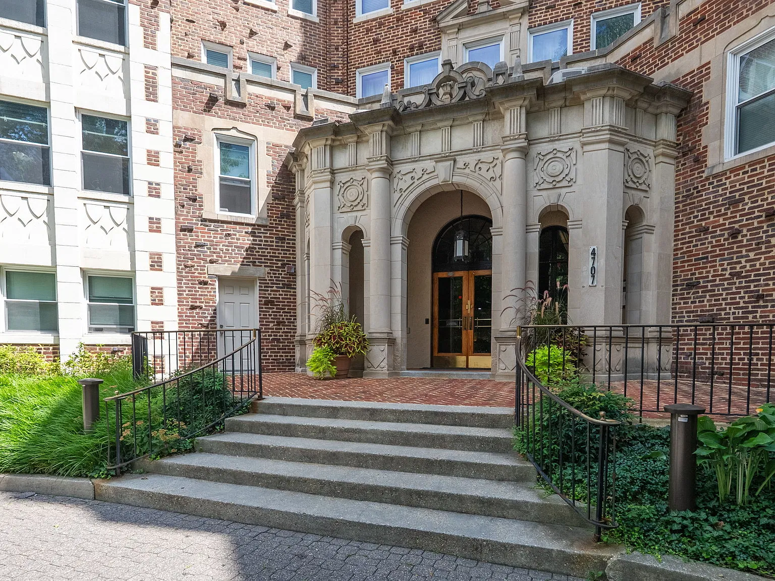 1 bed, 955 sqft, $2,520 — Photo 2