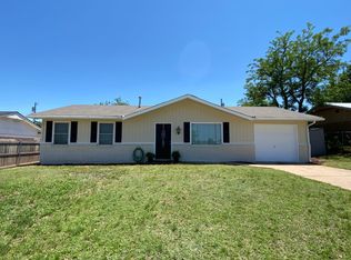 1208 4th Pl, Elgin, OK 73538