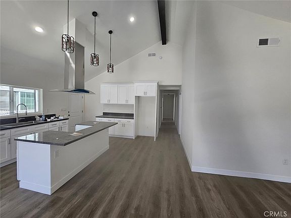 4th image of 845 W 56th St