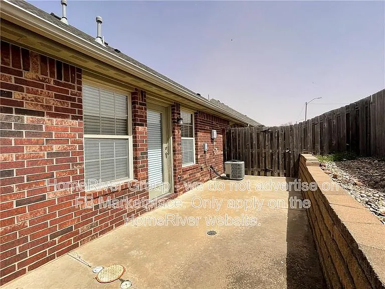 914 SW 92nd St — Photo 9