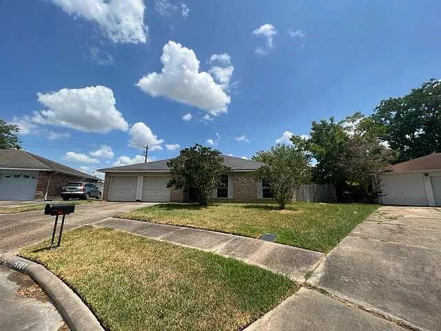 4 bed, 2.0 bath, 1481 sqft, $1,690 — Photo 3