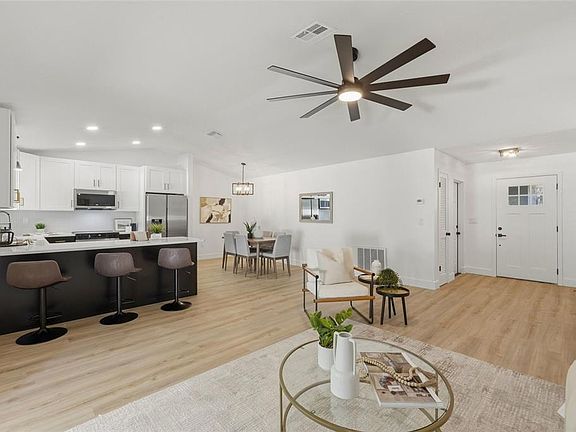 5th image of 239 Myrtle Ct