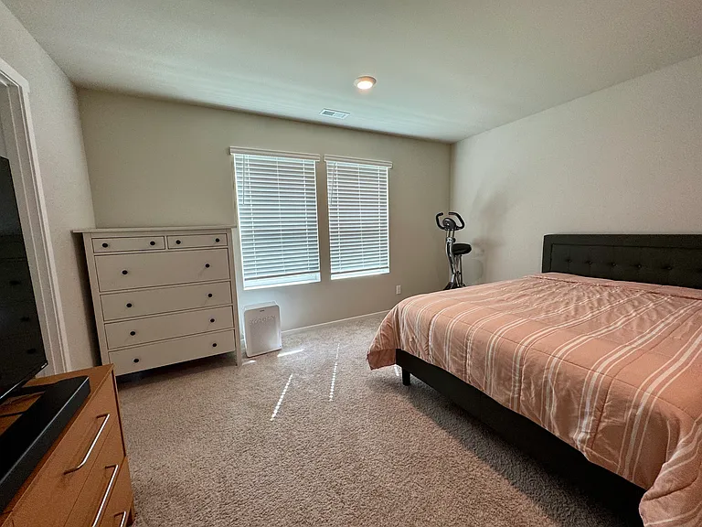 832 Bradley St NE — Photo 8